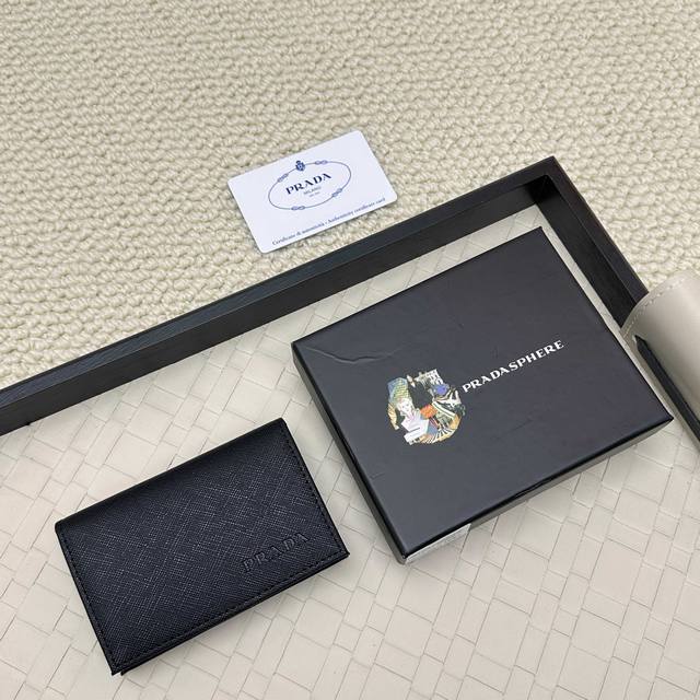 Prada's hottest men's card holder, latest style from the boutique, synchronized