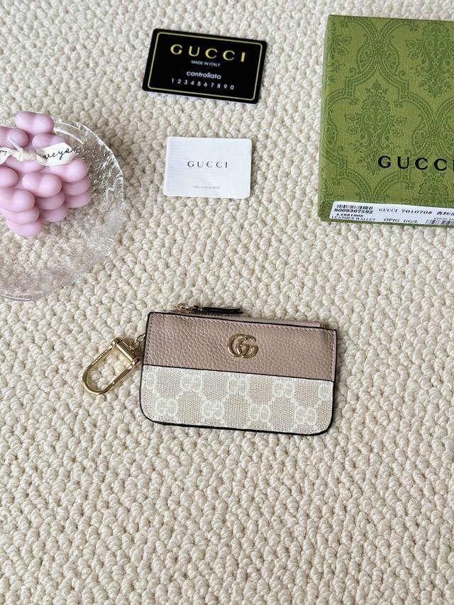 Gucci comes with a box and keychain/card holder. The Gucci March of Love collect