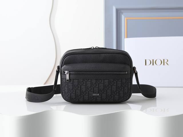 Style No. 0. Printed black and black calfskin, with tonal calfskin details and