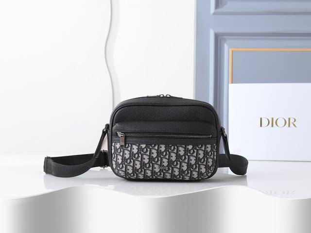 Style No. 0. Printed beige and black calfskin, with tonal calfskin details and