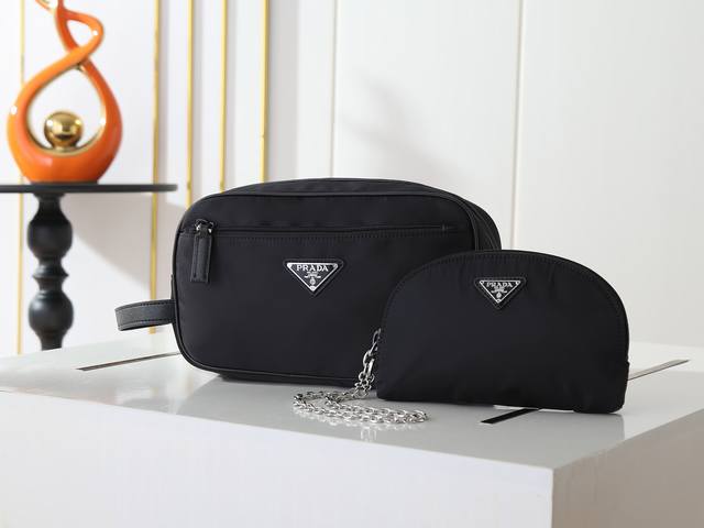 New Prada Makeup Bag! This makeup bag is amazing! I've always wanted a makeup b