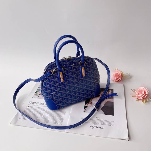 Goyar Shell Bag. The Goyard hand-painted pattern has its own unique style. Wheth