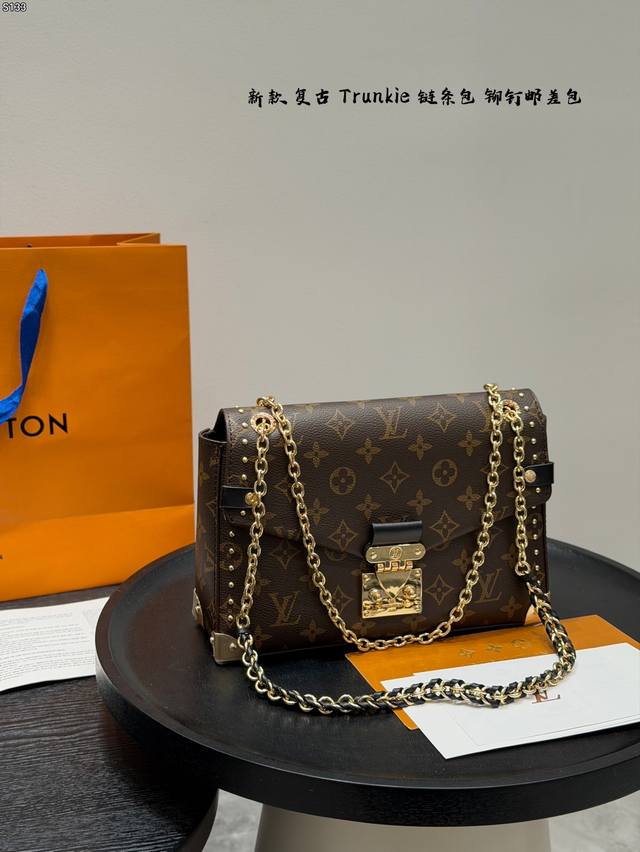 Gift Box Packaging Modern Retro | A super stylish LV bag! New LV Trunkie Chain B