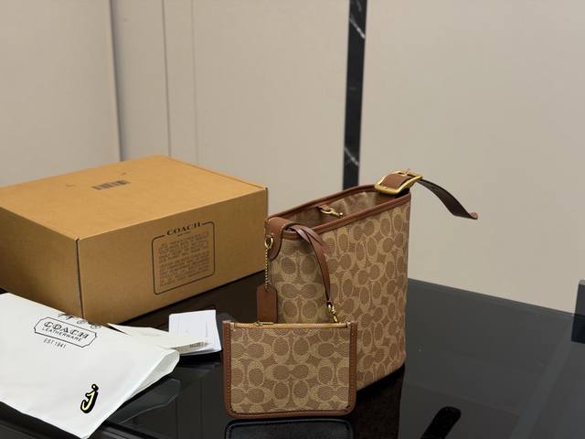 Comes with box Size: 20*22Cm Coach's new Bleecker bucket bag The new "lucky buc