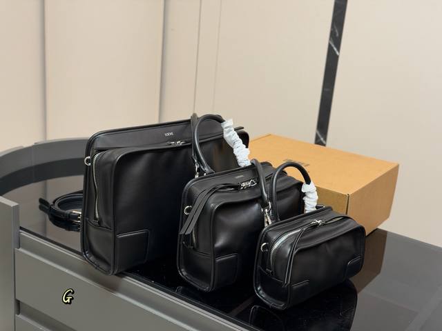 Loewe 2026 Spring/Summer Favorite Amazona 180 Handbag As a carrier of Loewe's le