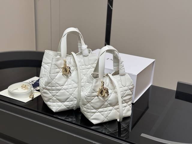 Upgraded version with box Size: 22*23Cm 16*18Cm Dior's super popular Toujours t