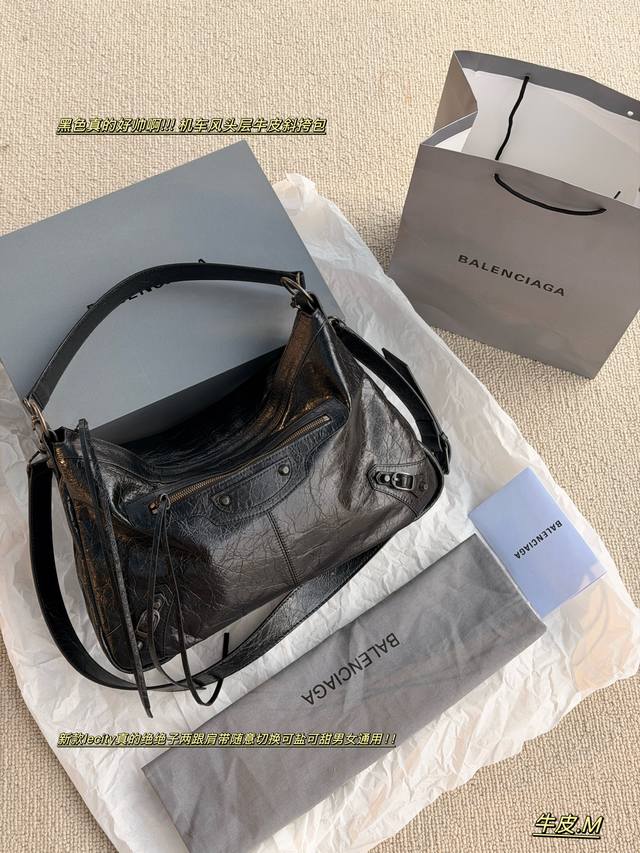 SM Box Included Size: 29*19cm (S) 39*25cm (M) Balenciaga Le City Moto is so cool