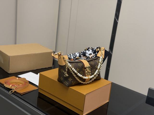 Comes with a folding box/airplane box Size: 21*12Cm Lv New Mia dumpling bag Sma