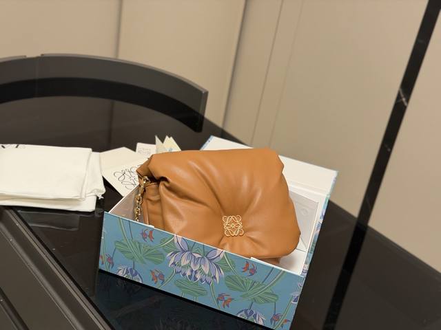 Comes with a folding box. Size: 22*17cm. Loewe Cloud Pillow Bag, Gate Bag, cros