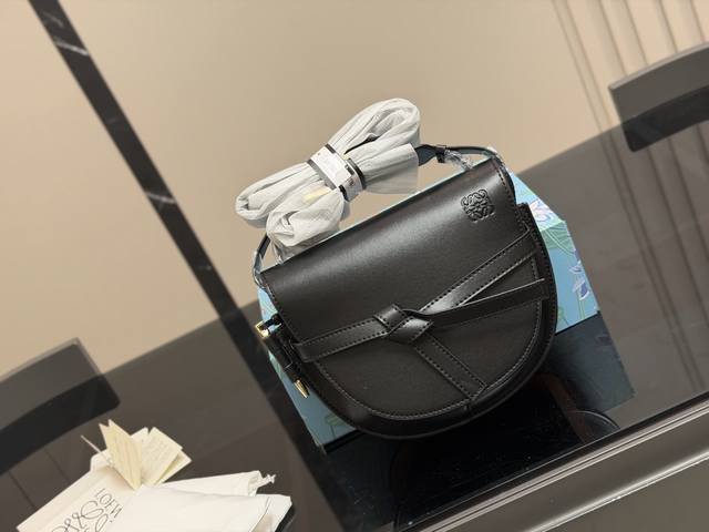 Comes with box Size: 24*20Cm Loewe The new shoulder strap is so beautiful! Gate