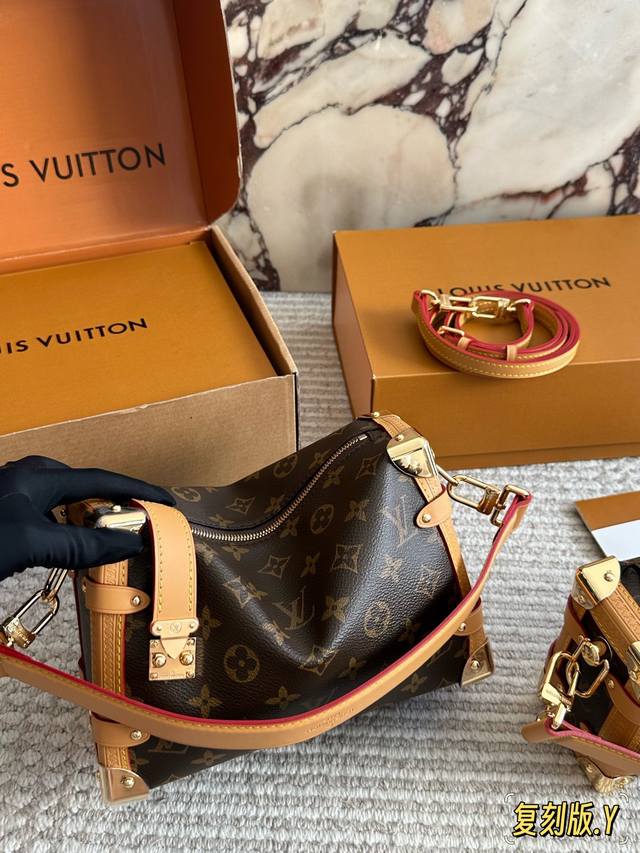 p260 LV Side Trunk Handbag The LV Side Trunk handbag is inspired by classic trav