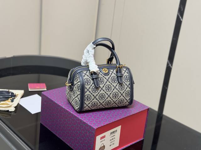 Comes with a folding box. Size: 19*13cm. Promotional item. High-quality. Tory B