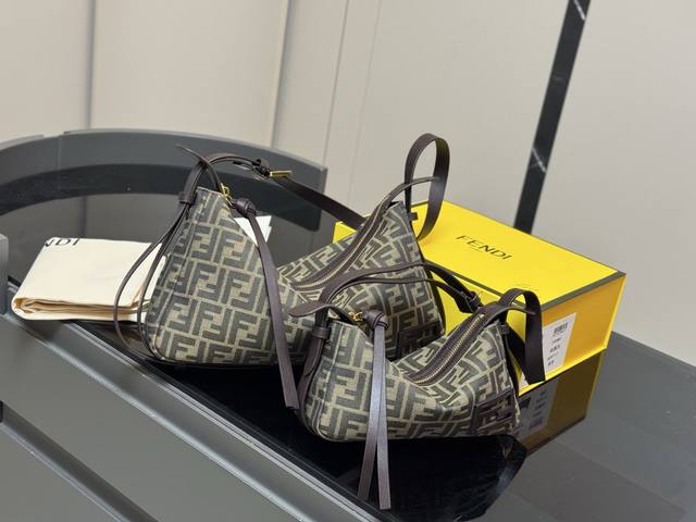 p No box, but with box included. Fendi Hobo original high-quality item. Elegant,