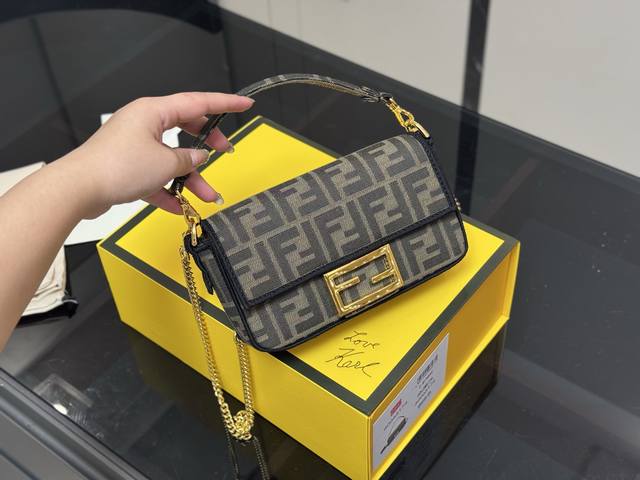Comes with a folding box Size: 20*12Cm Fendi Baguette Bag Shoulder or crossbody