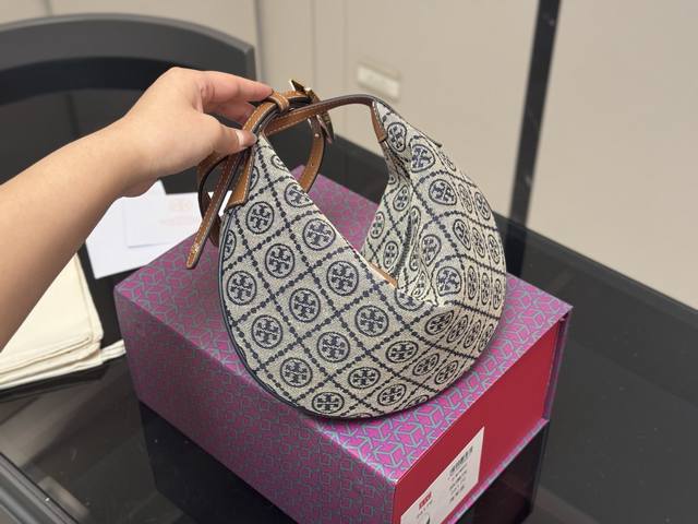 Comes with a folding box Tory Birch underarm bag Size: 30.21Cm Search Tb monogr