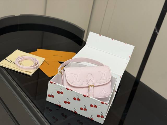 Box Included Size: 20*13Cm Lv Diane Elephant Grey Baguette Mini Now in Nano Siz