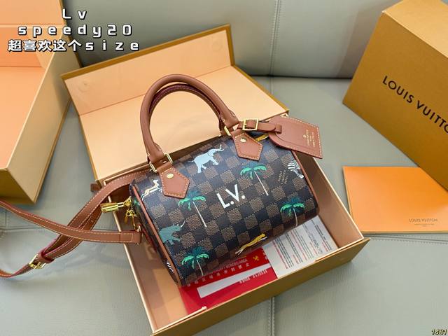 Lv Speedy20 I absolutely love this size! I can wear it with anything without hes