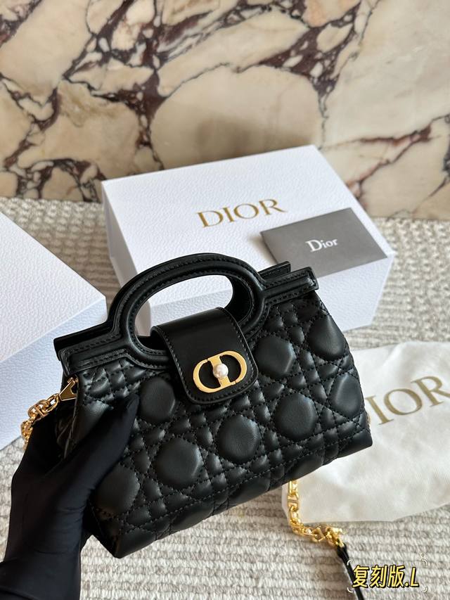 Dior Caro Chain Bag Diorcaro chain belt bag in cowhide leather, with a super gen