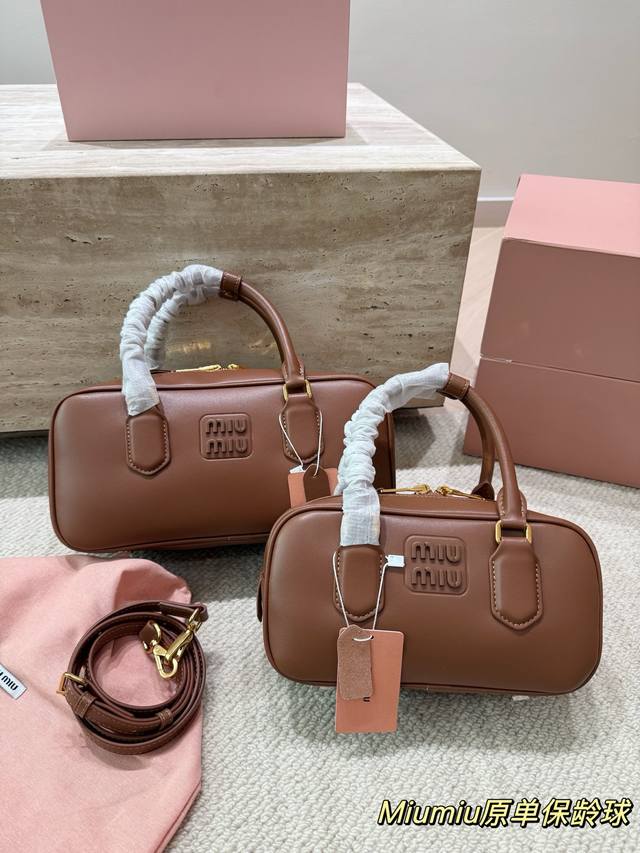 p220 Comes with box Size: Large 27*13cm Small 22*11cm Miumiu bowling briefcase T