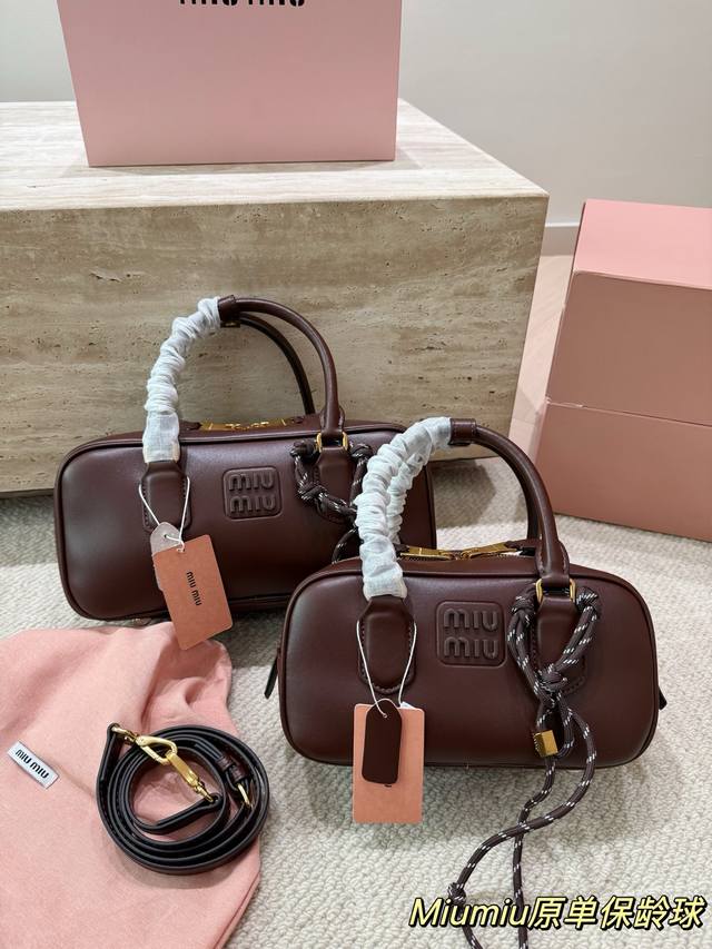 p230 Comes with box and keychain Size: Large 27*13Cm Small 22*11Cm Miumiu bowlin