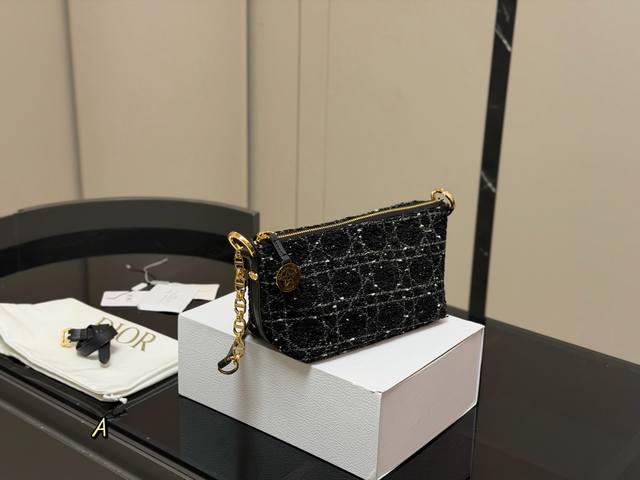 Comes with a folding box/airplane box Size: 22cm (bottom width) * 15cm Dior Nom