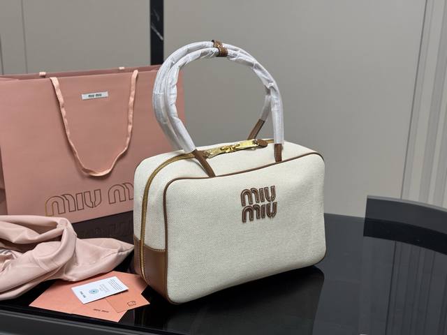 No Box Size: 35*22Cm Miumiu Bowling Briefcase Miu is at it again! New canvas bri