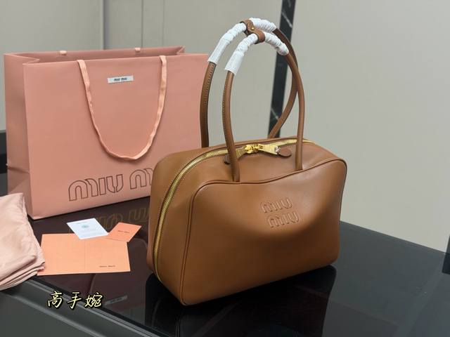 No Box Size: 35*22Cm Miumiu Bowling Briefcase Made of calfskin The leather is sm