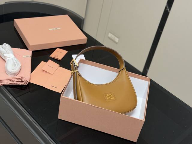 Upgraded version with box Size: 23*13Cm This new Miu Miu bag, The new Hobo styl