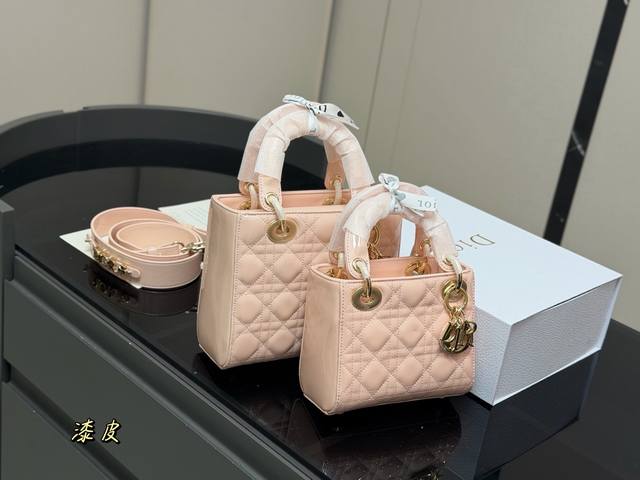 Comes with a folding box. Dimensions: 20*18cm, 17*13cm. High-quality upgraded v