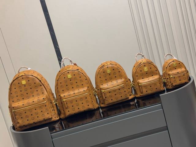 p180 Mcm Classic Backpack Three-dimensional and natural floral cut Symmetrical l