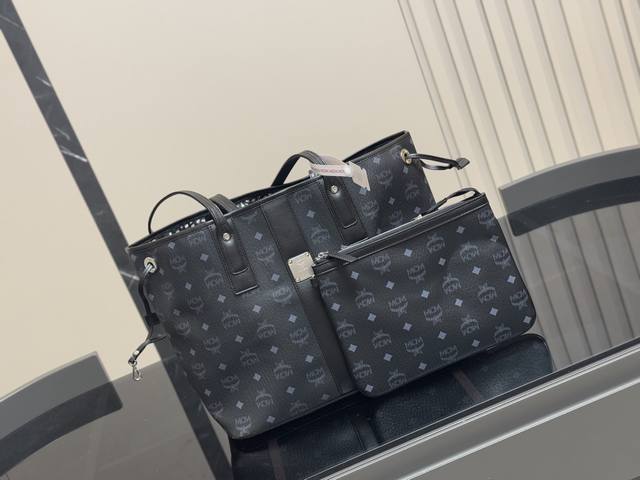 Comes with a box Size: 34*30Cm 31*26Cm I really think it's beautiful!! Simple M