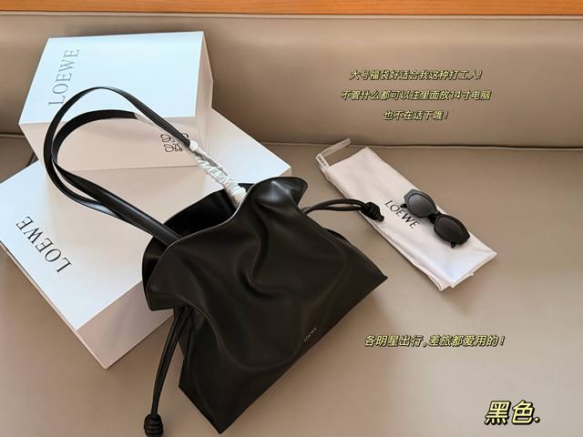 Comes with box Size: 38*30Cm The Loewe lucky bag is gorgeous! Made of Nappa lea