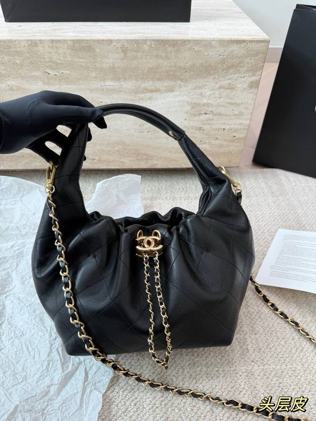 Replica Chanel 26C Hobo Handbag ( ) This Chanel 26C Hobo handbag is made of blac