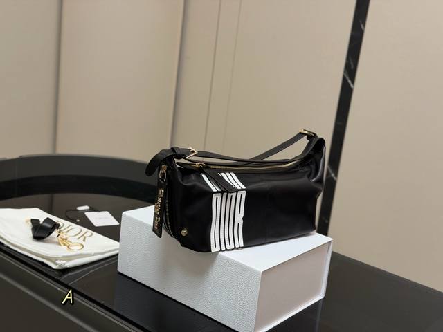 Comes with a folding box. Dior D-Journey underarm lunchbox bag. This bag is ver