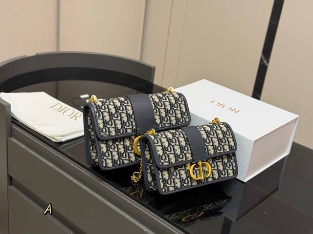 Comes with a folding case. Size: 24*20cm 21*15cm. Dior Montaigne 30. Just arriv