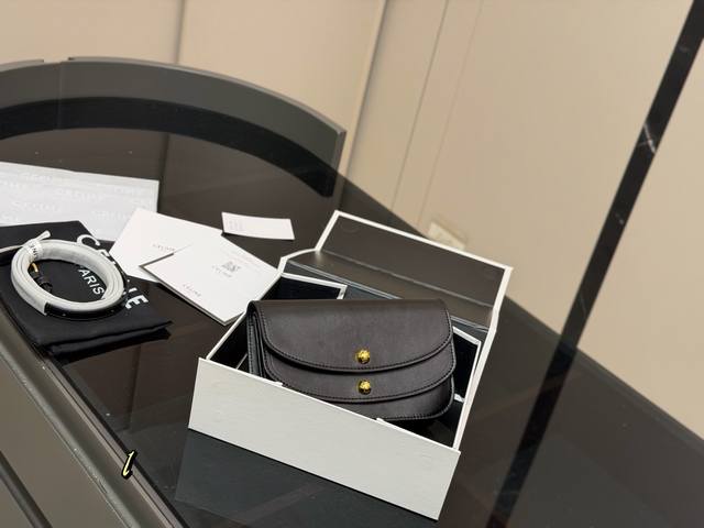 Comes with box Size: 20*13Cm Celine Summer22 Beautiful and practical bag New cu