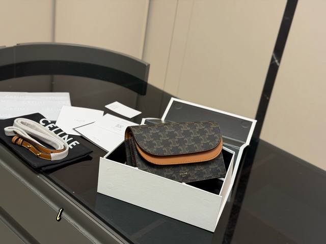 Comes with box Size: 18*10Cm Celine Summer22 Beautiful and practical bag New cu