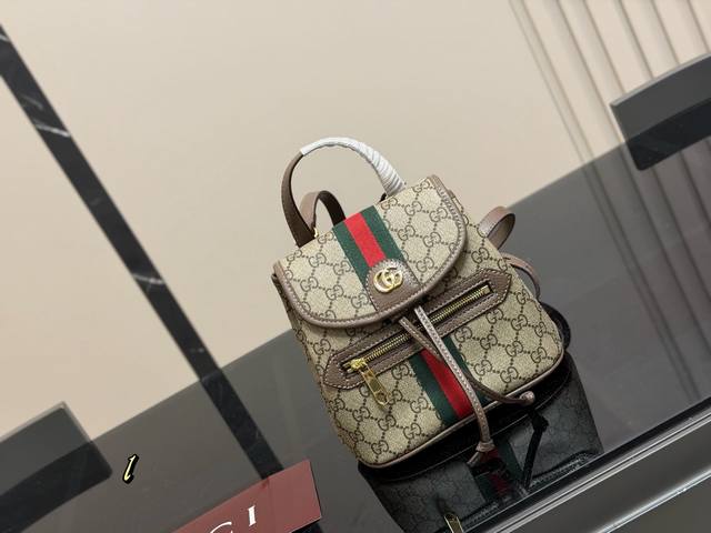 Comes with a folding box. Gucci new backpack. Original fabric, super nice feel.