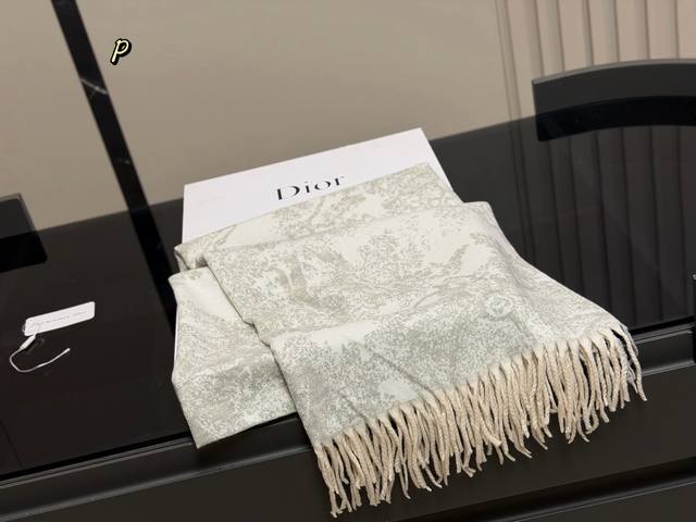 Comes with box Size: 45*190Cm It's getting colder! A scarf is really needed at