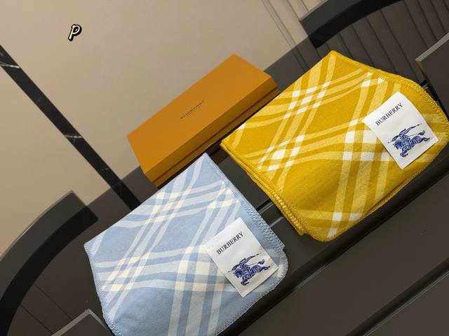 Scarf with box Size: 180cm*30cm Burberry cashmere scarf Super soft and comforta