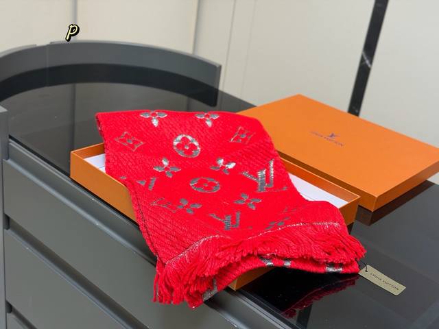 Comes with box Size: 30*180Cm It's getting colder! A scarf is really needed at