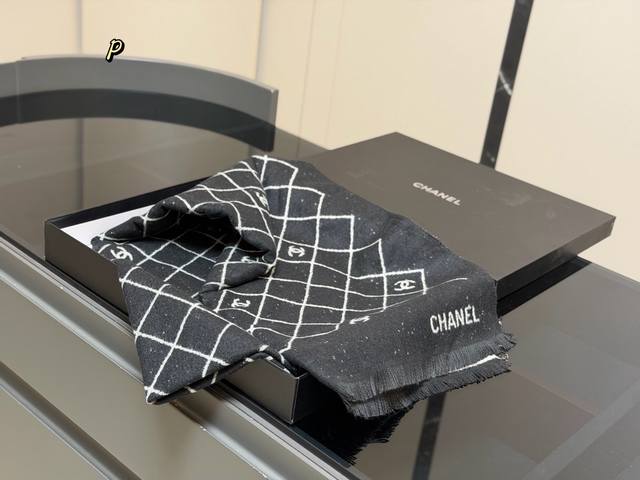 Comes with box Size: 45*190Cm It's getting colder! A scarf is really needed at