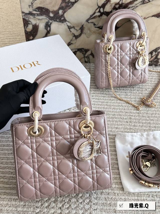 Comes with box Pearlescent Lady Dior Bag Four-compartment letter wide shoulder