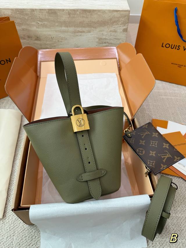 Leather Version LV All Inbb handbag is crafted from Monogram calfskin with poli