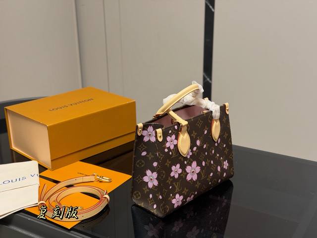 Folding Box/Airplane Box Size: 25.20cm Lv Onthego Leather Shopping Bag Features