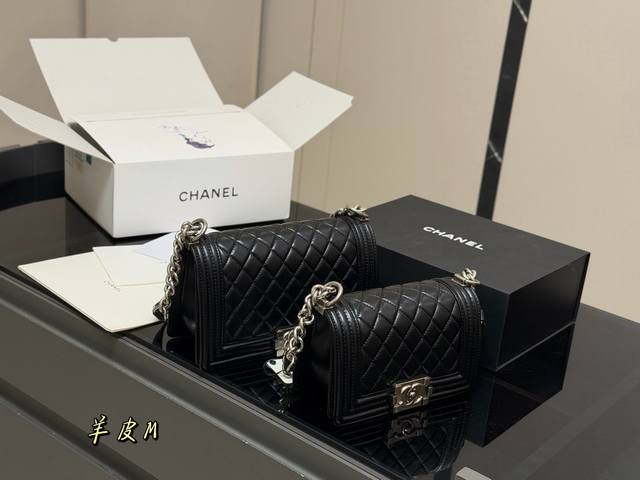 Comes with folding box/airplane box Size: 25cm 20cm Chanel Le Boy Hot Mom Bag H