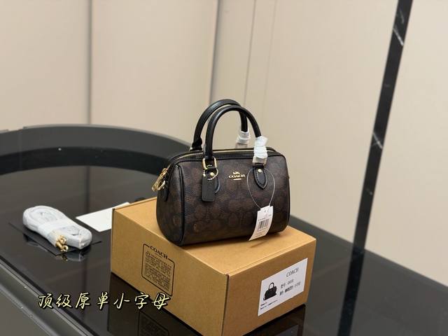 Full Set Packaging Size: 18*12Cm Coach Mini Pillow Bag New Arrival Super Cute Mi