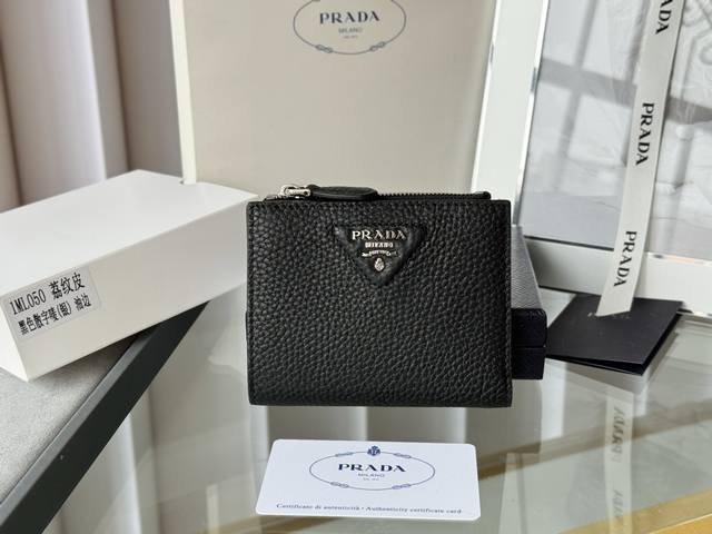 Unisex short wallet, model 1ML050, made of pebbled cowhide. Eight card slots, o