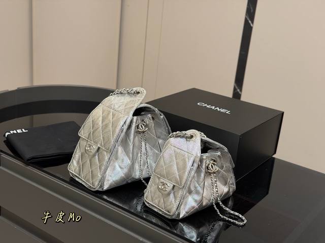 Comes with a folding box Chanel 25 Bag, small size, absolutely gorgeous This ye