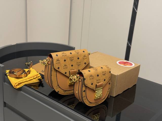 Comes with airplane case Size: 22.20Cm 17.16Cm New Mcm Saddle Bag Upgraded vers